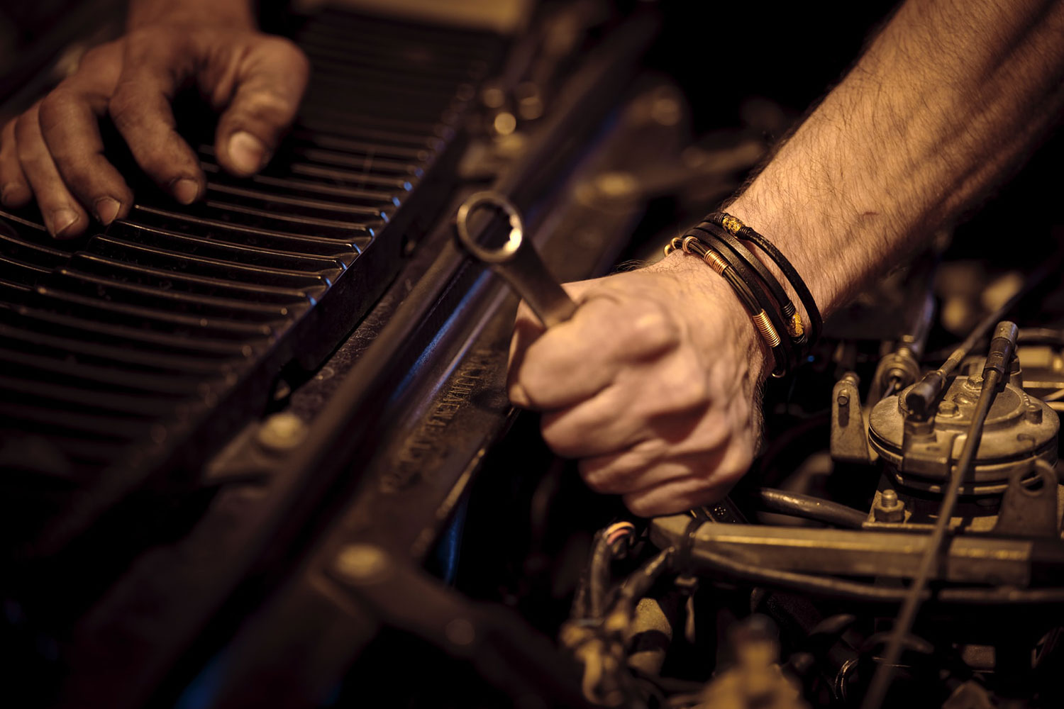 We offer a wide range of auto mechanic services to meet your needs. From oil and brake changes to engine and transmission repairs, our expert team has the experience and technology needed to keep your vehicle running smoothly. Trust us for fast, efficient service at competitive prices.